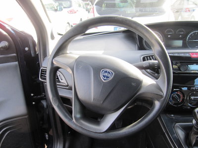 Lancia Ypsilon 1.2 69 CV 5 porte Silver (7)