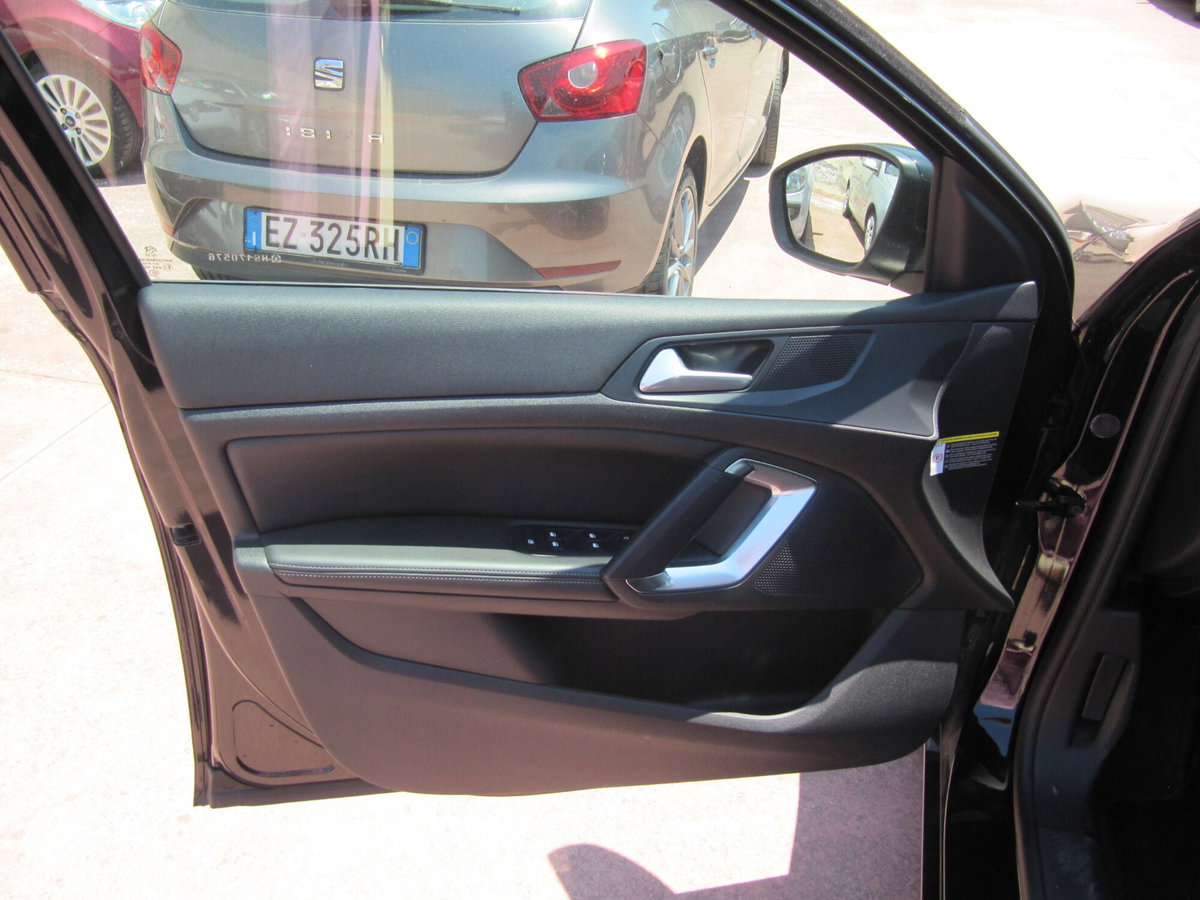 Peugeot 308 BlueHDi 120 S&S Allure (10)