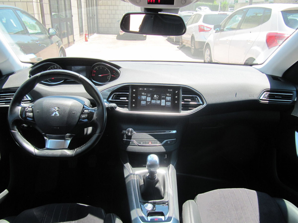 Peugeot 308 BlueHDi 120 S&S Allure (6)
