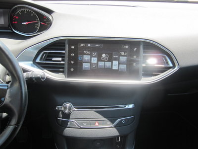 Peugeot 308 BlueHDi 120 S&S Allure (8)