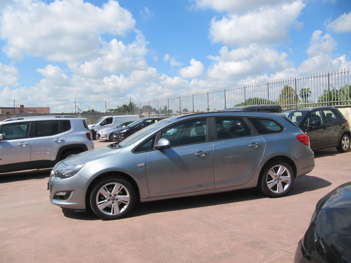 Opel Astra Station Wagon 1.7 CDTI 110CV Sports Elective (2)