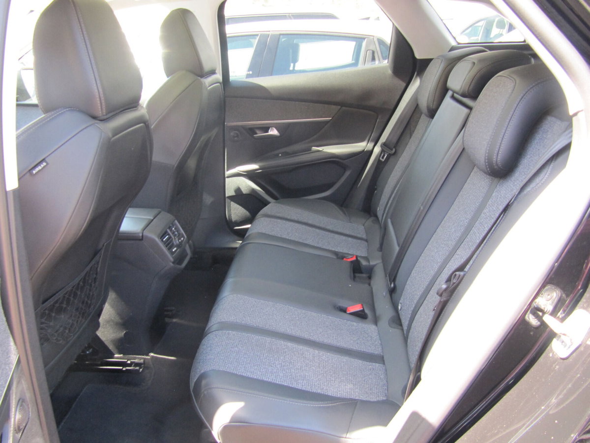 Peugeot 3008 BlueHDi 130 S&S Allure (11)
