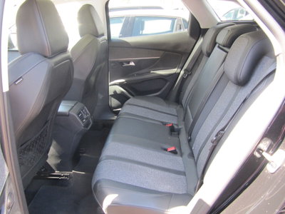 Peugeot 3008 BlueHDi 130 S&S Allure (11)