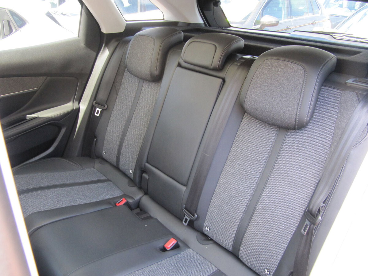 Peugeot 3008 BlueHDi 130 S&S Allure (12)
