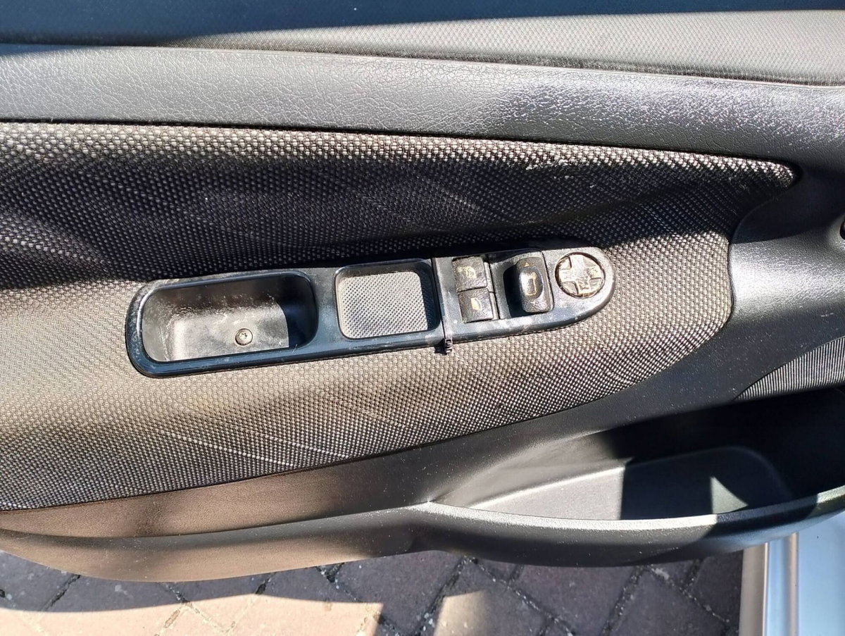 Peugeot 207 HDi 90CV 5p. XS (10)