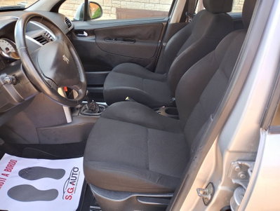 Peugeot 207 HDi 90CV 5p. XS (13)