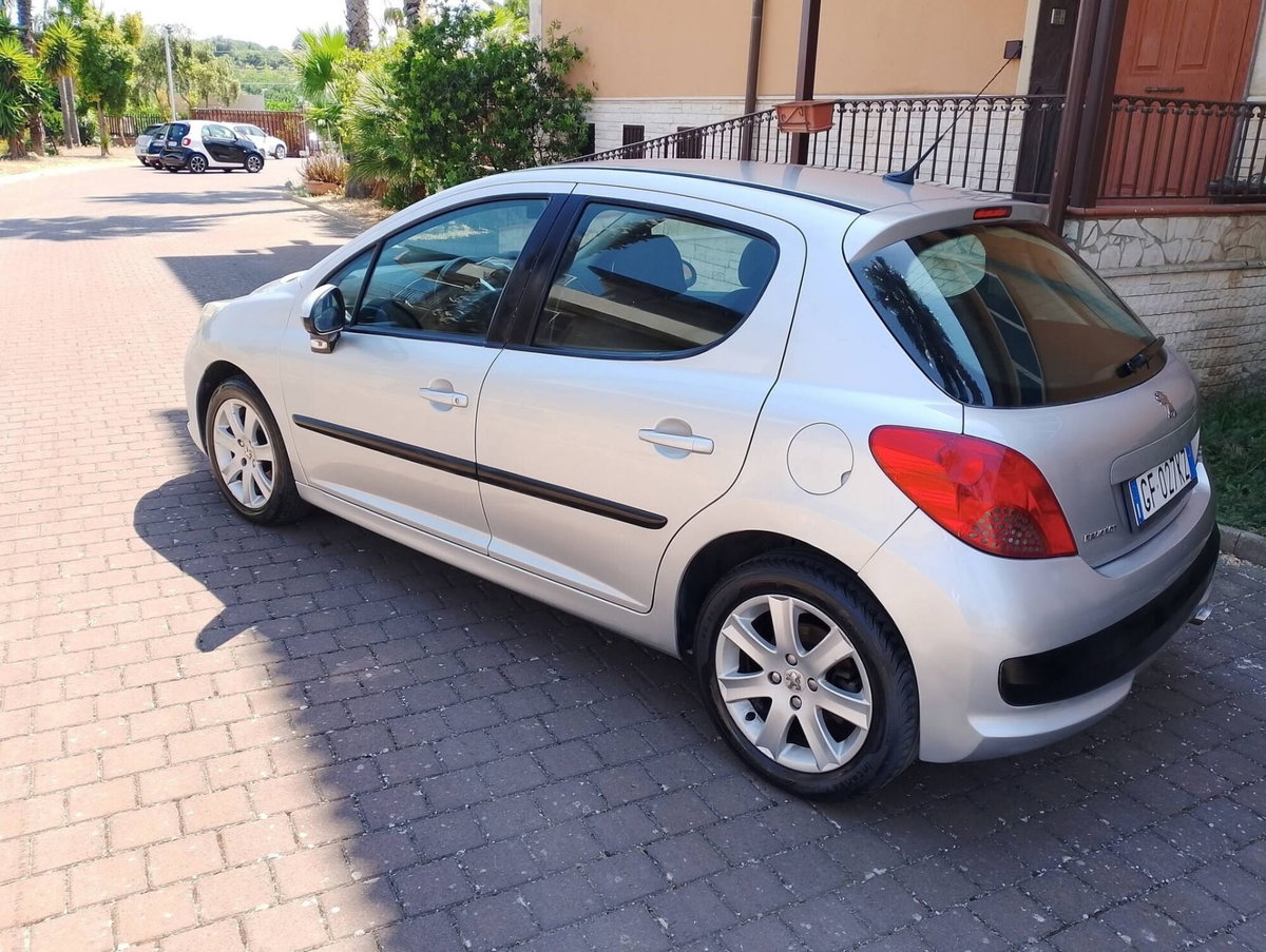 Peugeot 207 HDi 90CV 5p. XS (4)