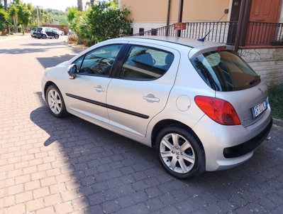 Peugeot 207 HDi 90CV 5p. XS (4)