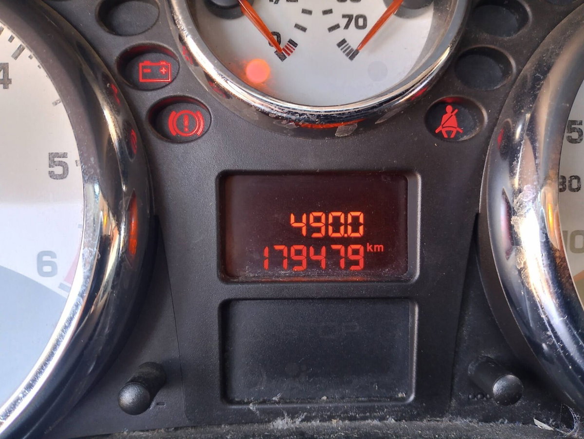 Peugeot 207 HDi 90CV 5p. XS (8)