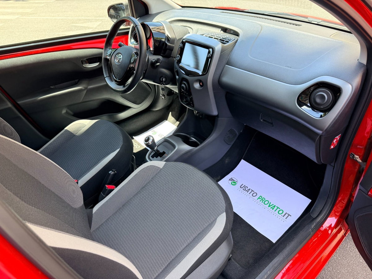Toyota Aygo Connect 1.0 VVT-i 72 CV 5 porte x-fun MMT (14)