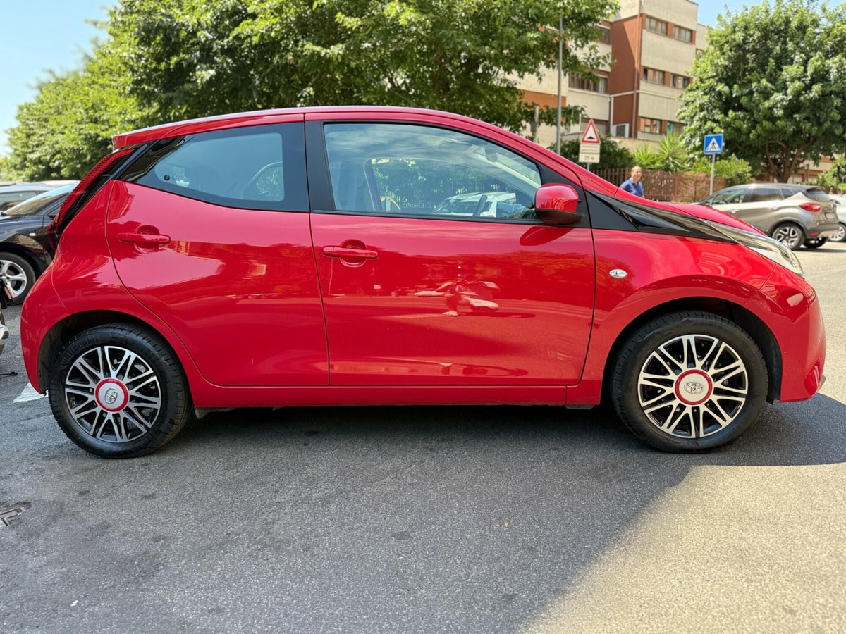 Toyota Aygo Connect 1.0 VVT-i 72 CV 5 porte x-fun MMT (5)