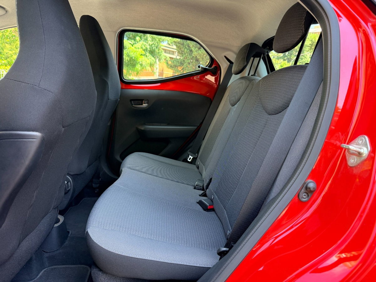 Toyota Aygo Connect 1.0 VVT-i 72 CV 5 porte x-fun MMT (9)