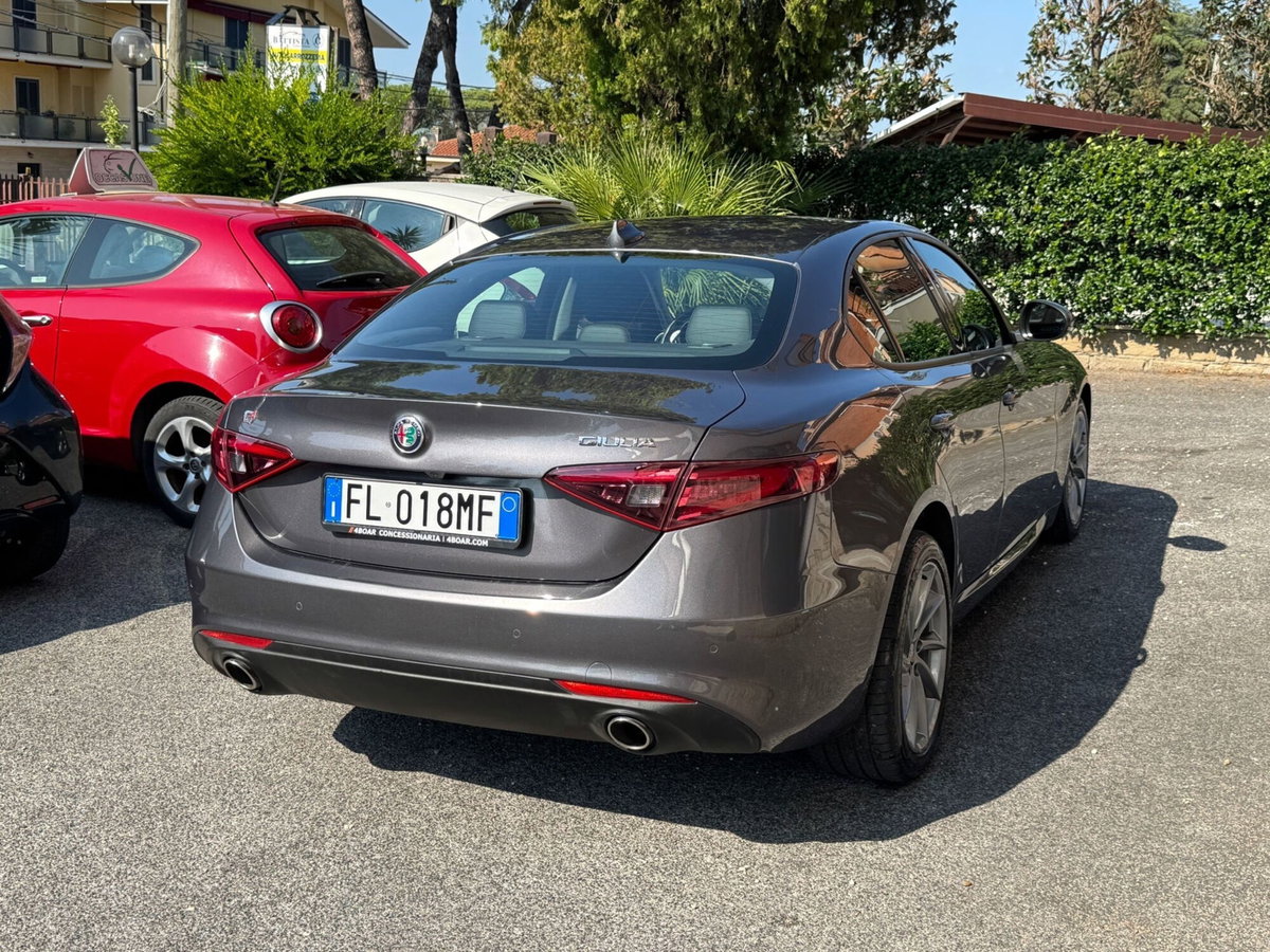 Alfa Romeo Giulia 2.2 Turbodiesel 180 CV AT8 AWD Q4 Super (4)