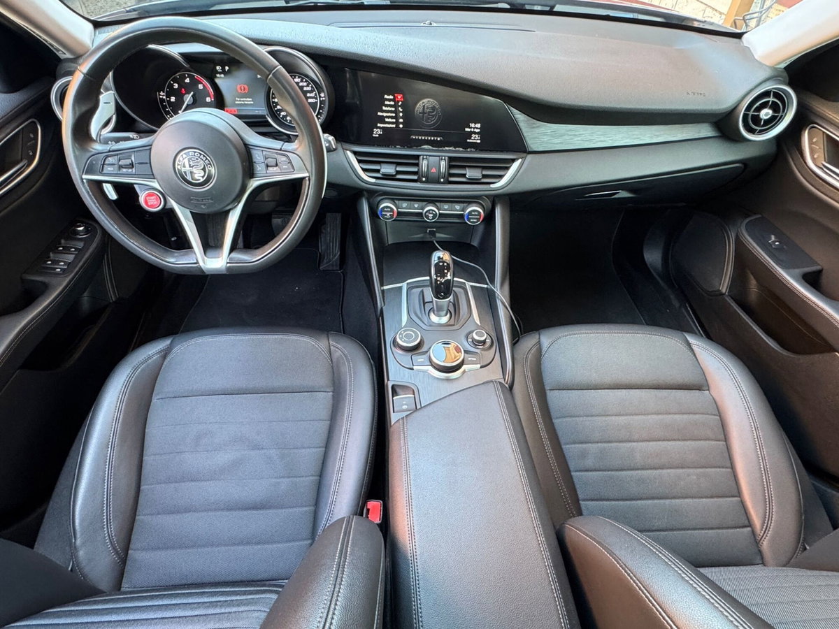 Alfa Romeo Giulia 2.2 Turbodiesel 180 CV AT8 AWD Q4 Super (7)