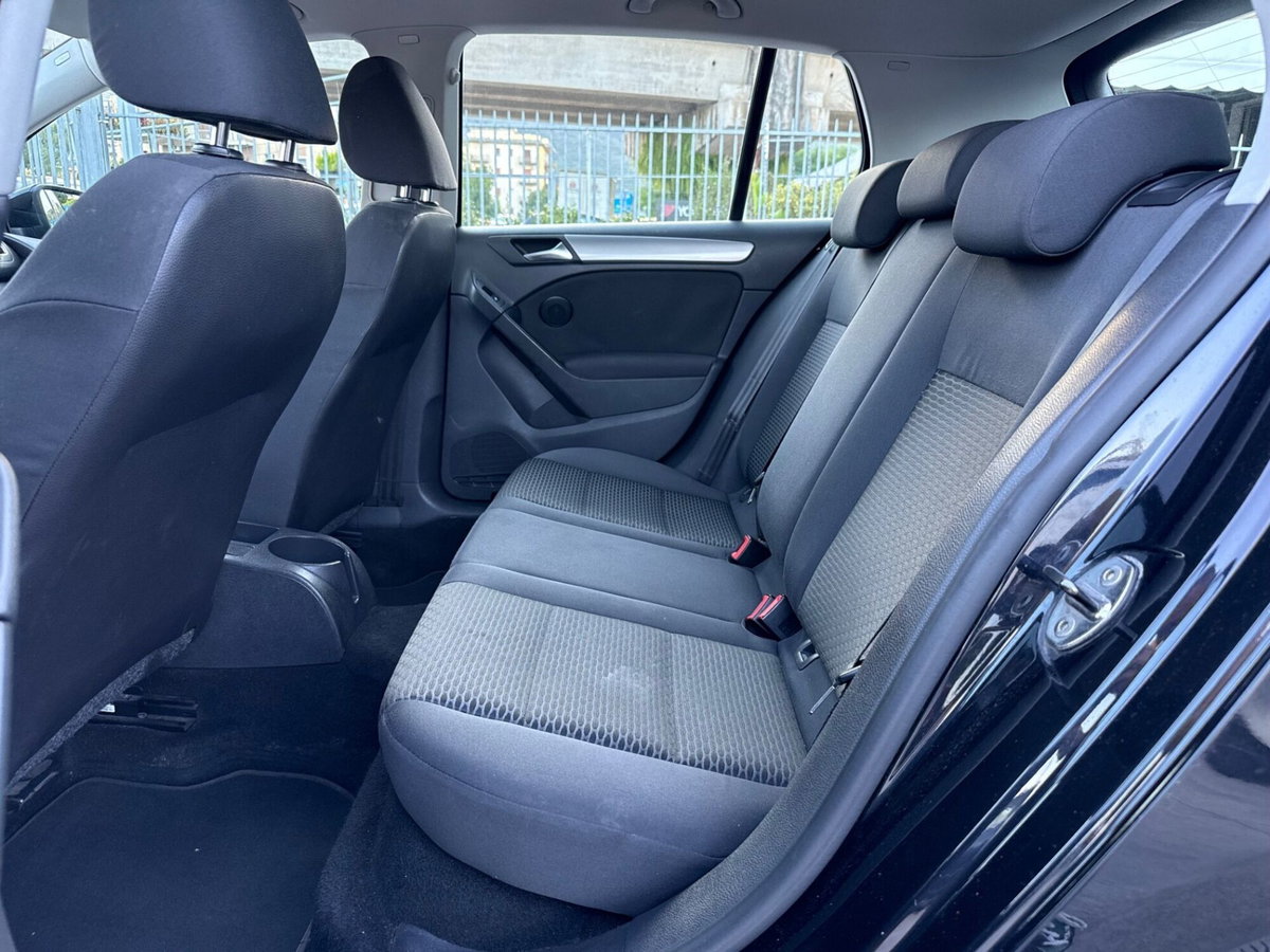 Volkswagen Golf 1.6 TDI DPF 5p. Sport Edition (11)