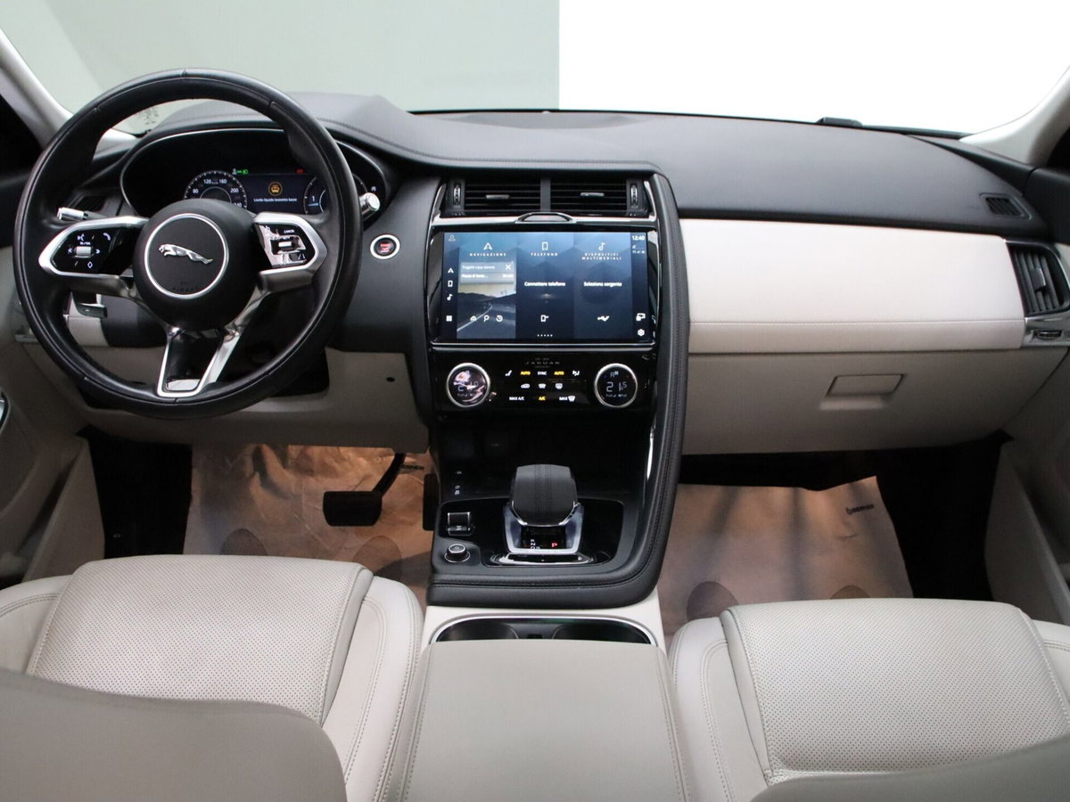 Jaguar E-Pace 2.0d i4 mhev R-Dynamic HSE awd 204cv auto (11)