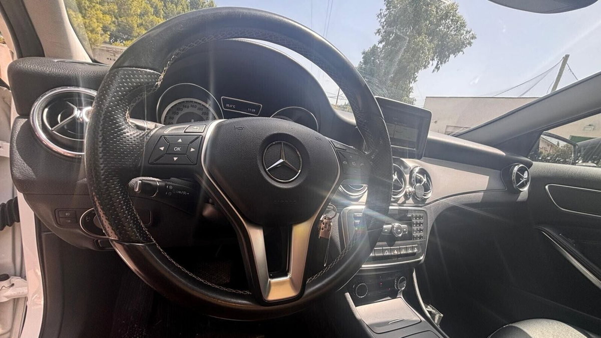 Mercedes-Benz GLA SUV 200 d Automatic 4Matic Premium (14)