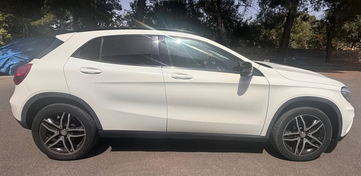 Mercedes-Benz GLA SUV 200 d Automatic 4Matic Premium (2)