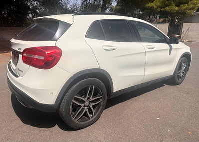 Mercedes-Benz GLA SUV 200 d Automatic 4Matic Premium (3)
