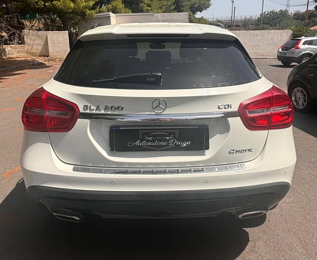 Mercedes-Benz GLA SUV 200 d Automatic 4Matic Premium (4)