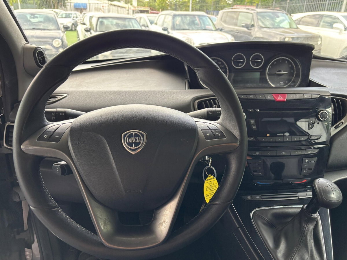 Lancia Ypsilon 0.9 TwinAir 85 CV 5 porte S&S DFN Platinum (10)