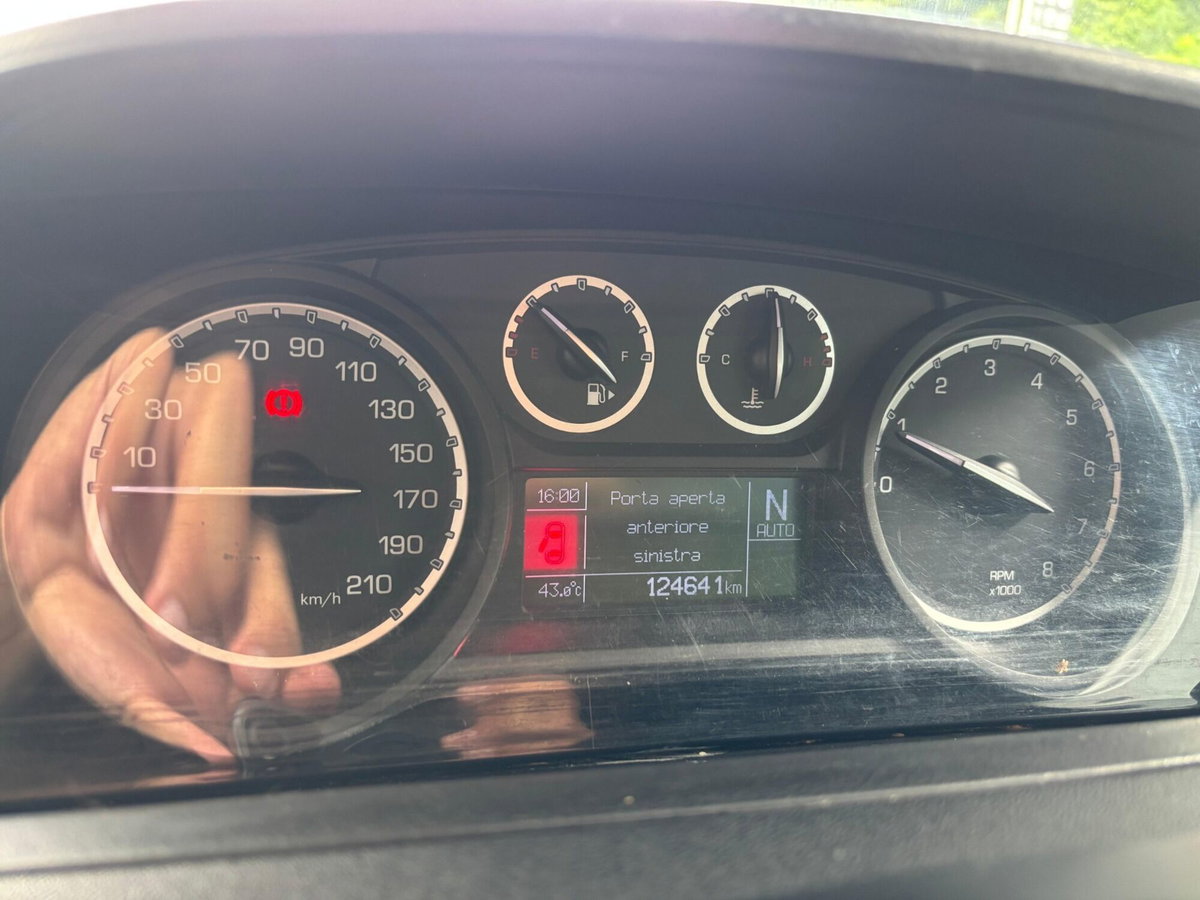 Lancia Ypsilon 0.9 TwinAir 85 CV 5 porte S&S DFN Platinum (11)