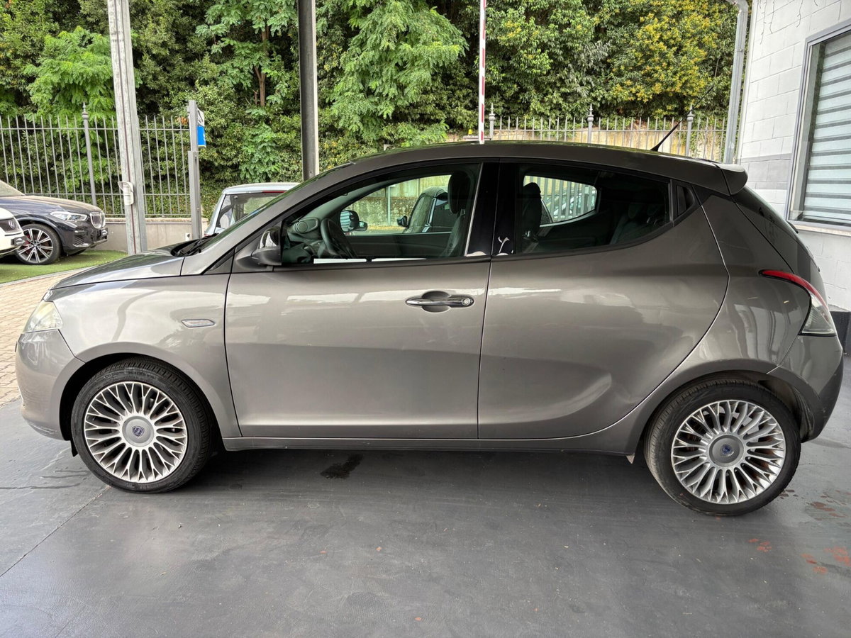 Lancia Ypsilon 0.9 TwinAir 85 CV 5 porte S&S DFN Platinum (3)