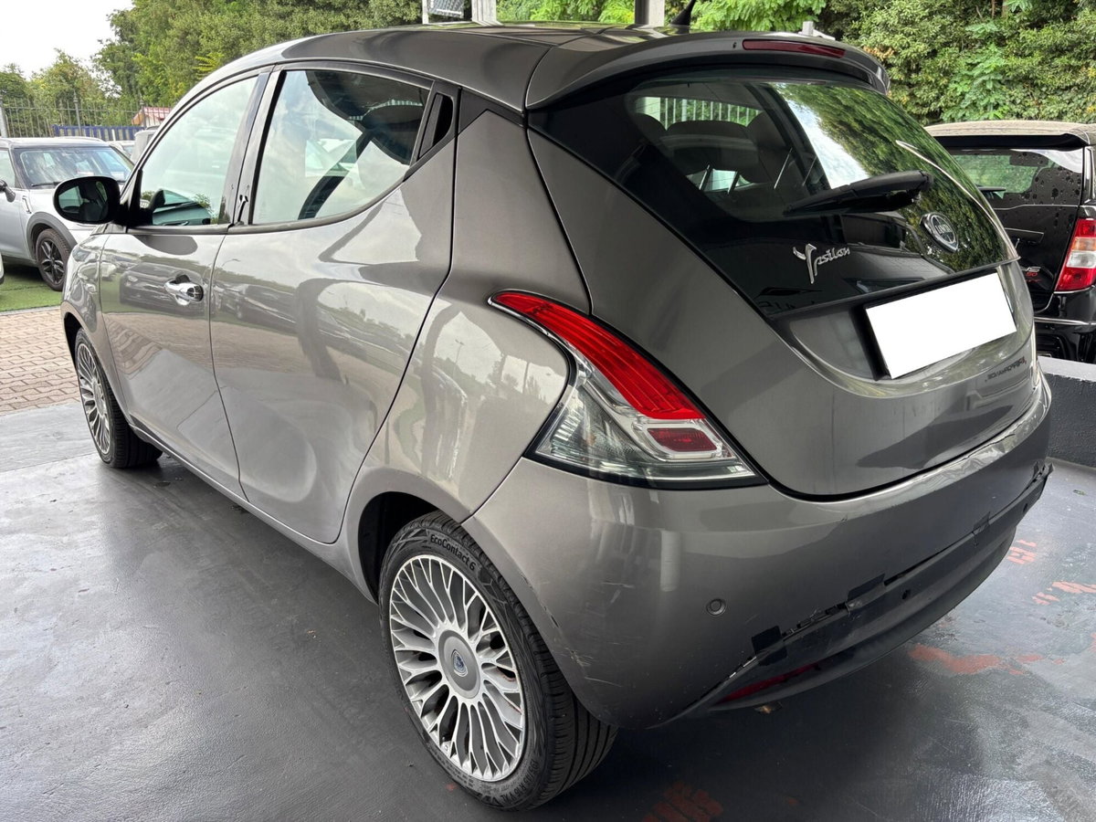 Lancia Ypsilon 0.9 TwinAir 85 CV 5 porte S&S DFN Platinum (4)