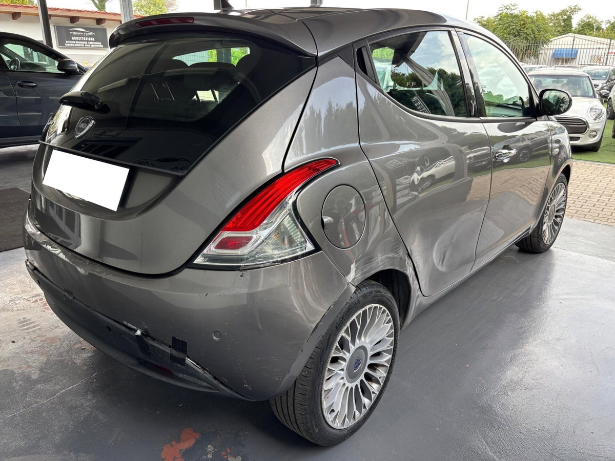 Lancia Ypsilon 0.9 TwinAir 85 CV 5 porte S&S DFN Platinum (6)
