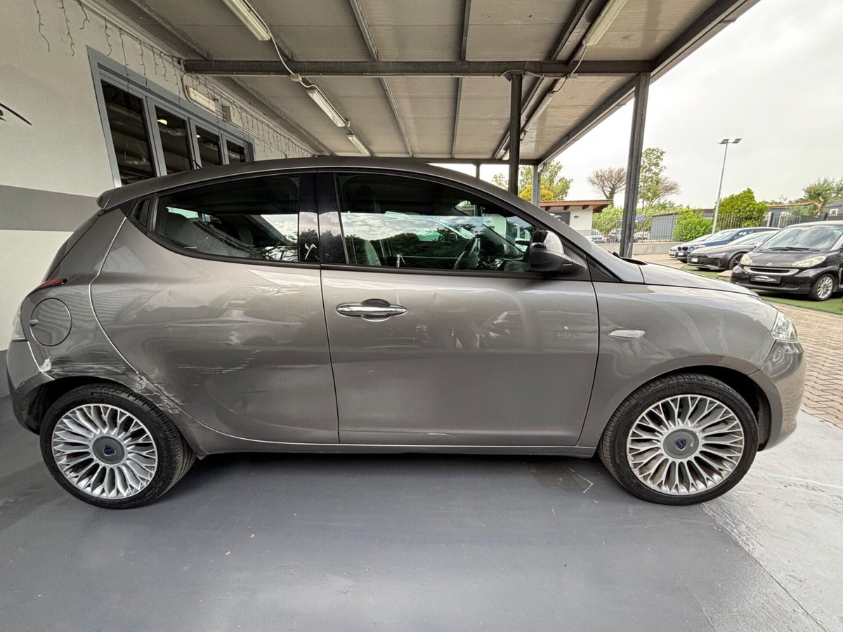 Lancia Ypsilon 0.9 TwinAir 85 CV 5 porte S&S DFN Platinum (7)