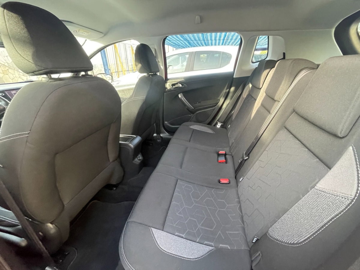 Peugeot 2008 100 Active (4)