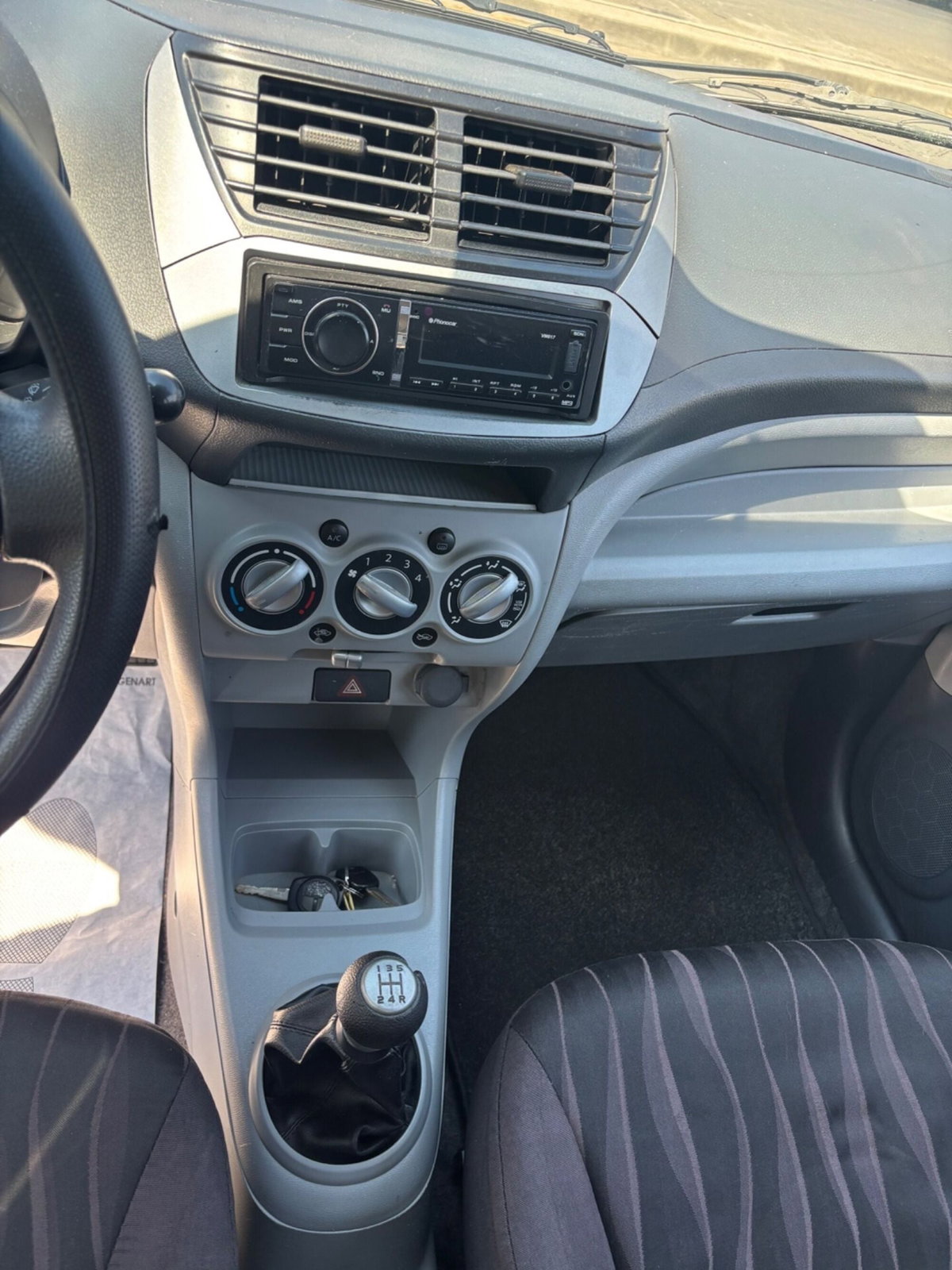 Nissan Pixo 1.0 5 porte Look (11)