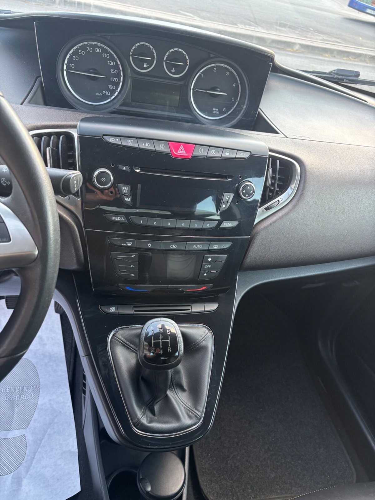 Lancia Ypsilon 1.3 MJT 16V 95 CV 5 porte S&S Gold (15)