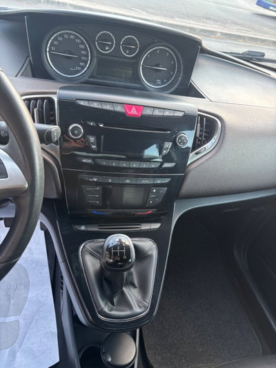 Lancia Ypsilon 1.3 MJT 16V 95 CV 5 porte S&S Gold (15)