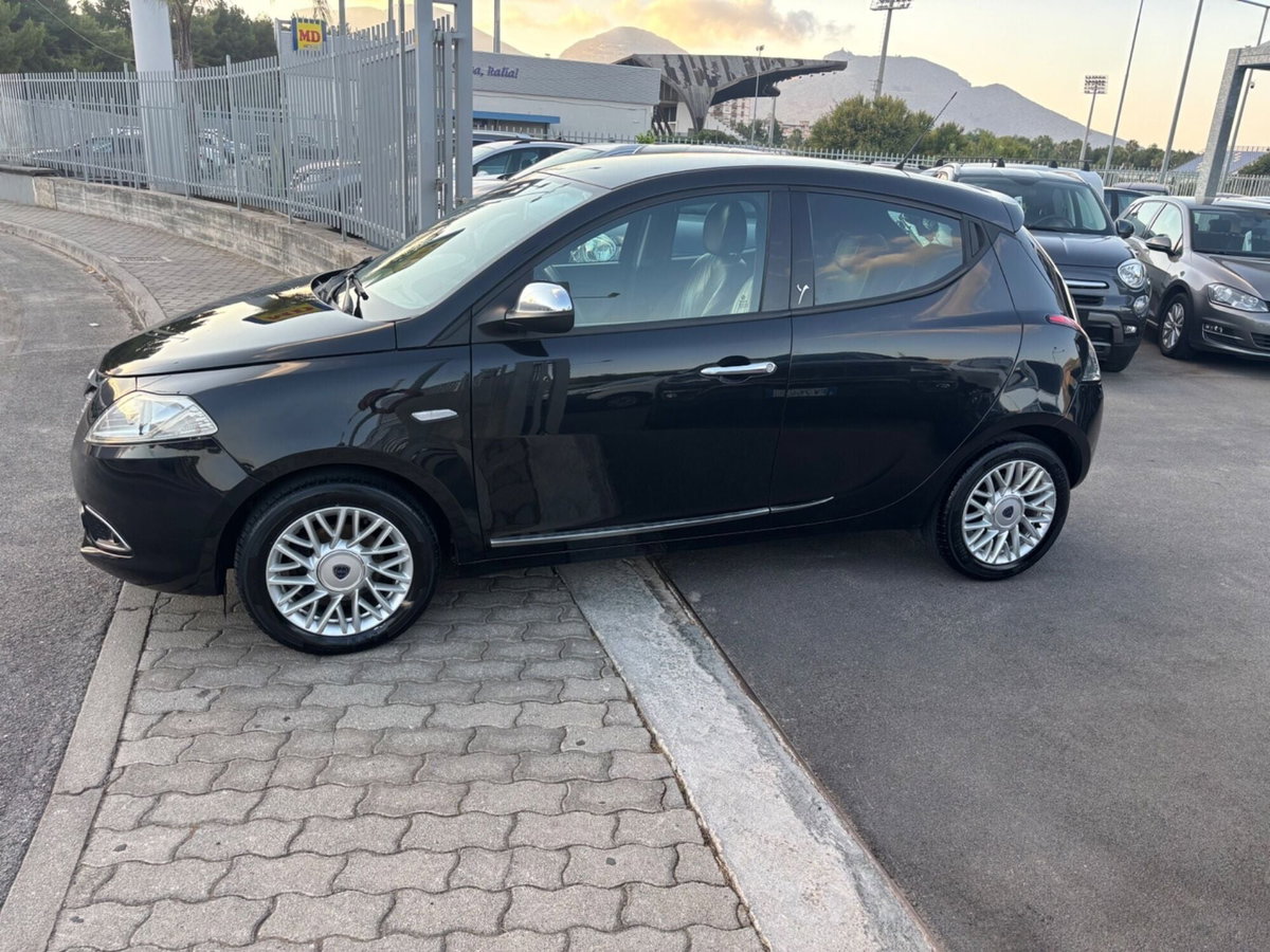 Lancia Ypsilon 1.3 MJT 16V 95 CV 5 porte S&S Gold (2)
