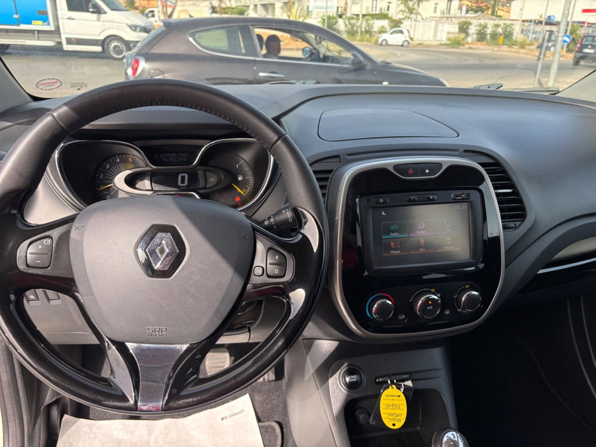 Renault Captur dCi 8V 90 CV Start&Stop Energy Iconic (16)