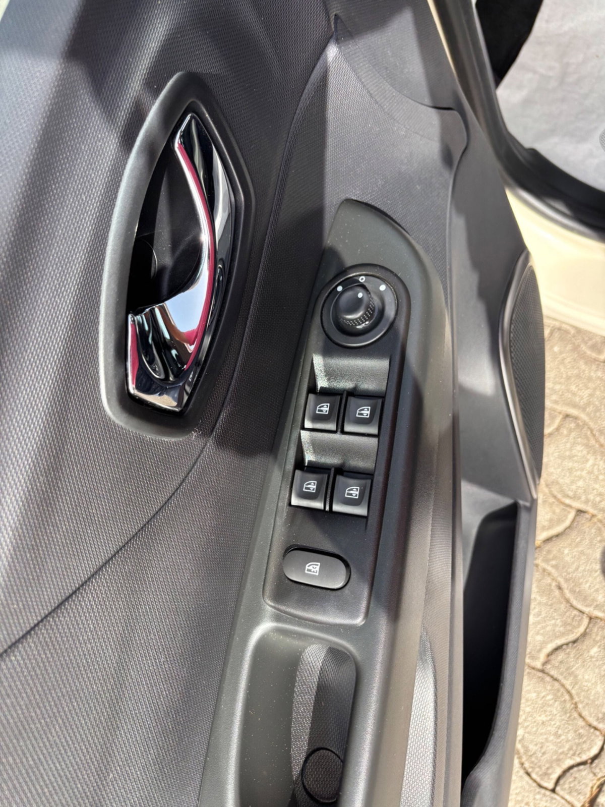 Renault Captur dCi 8V 90 CV Start&Stop Energy Iconic (17)