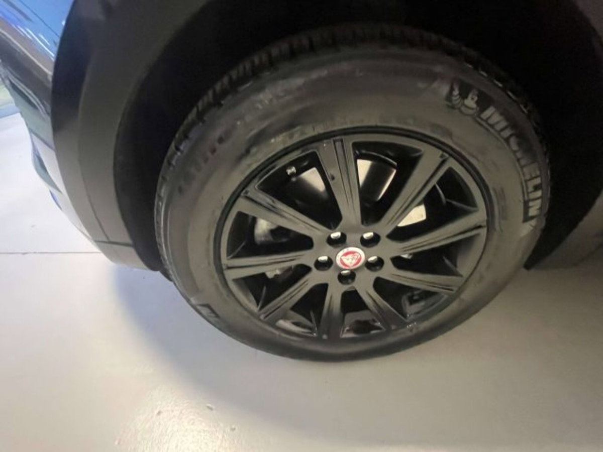 Jaguar E-Pace 2.0 AWD aut. (12)