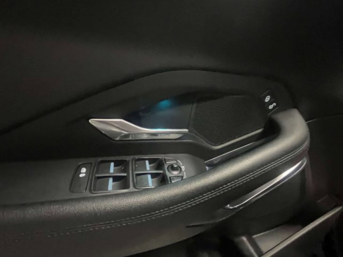Jaguar E-Pace 2.0 AWD aut. (6)