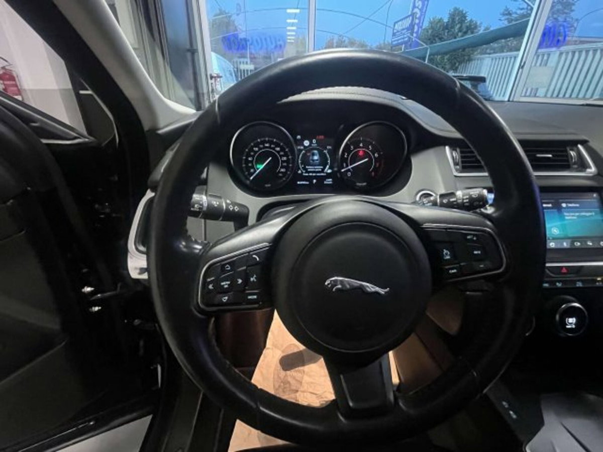 Jaguar E-Pace 2.0 AWD aut. (9)