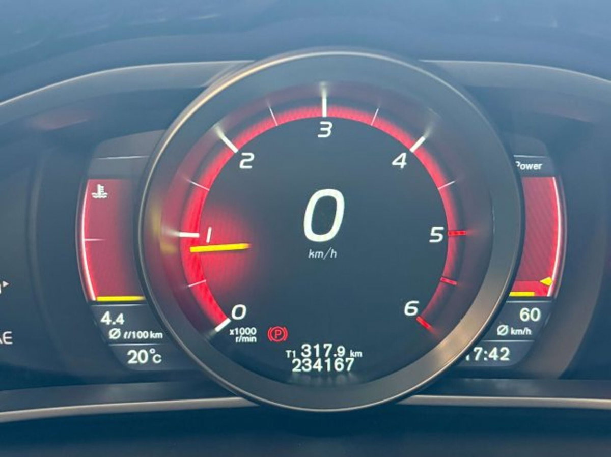 Volvo V40 D2 1.6 R-design Kinetic (10)