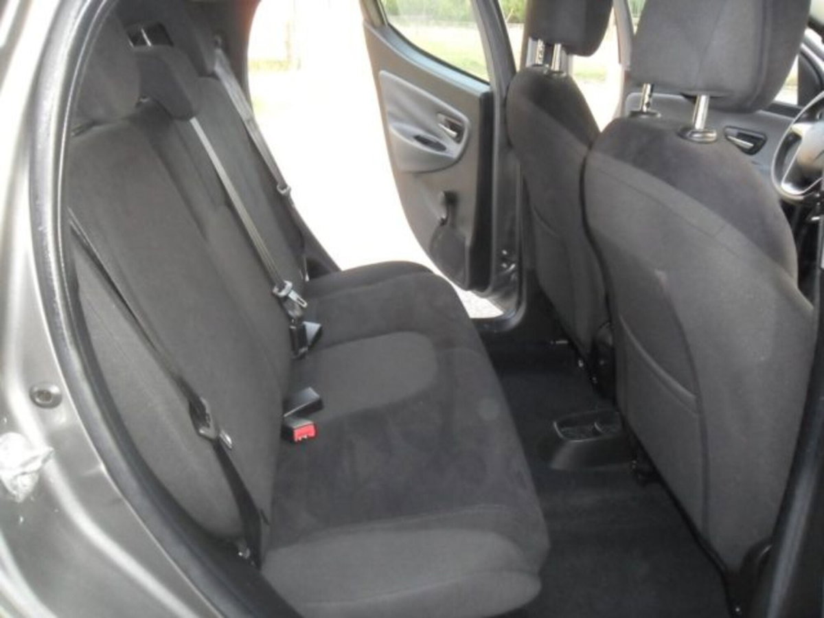 Lancia Ypsilon 1.3 MJT 16V 95 CV 5 porte S&S Platinum (9)