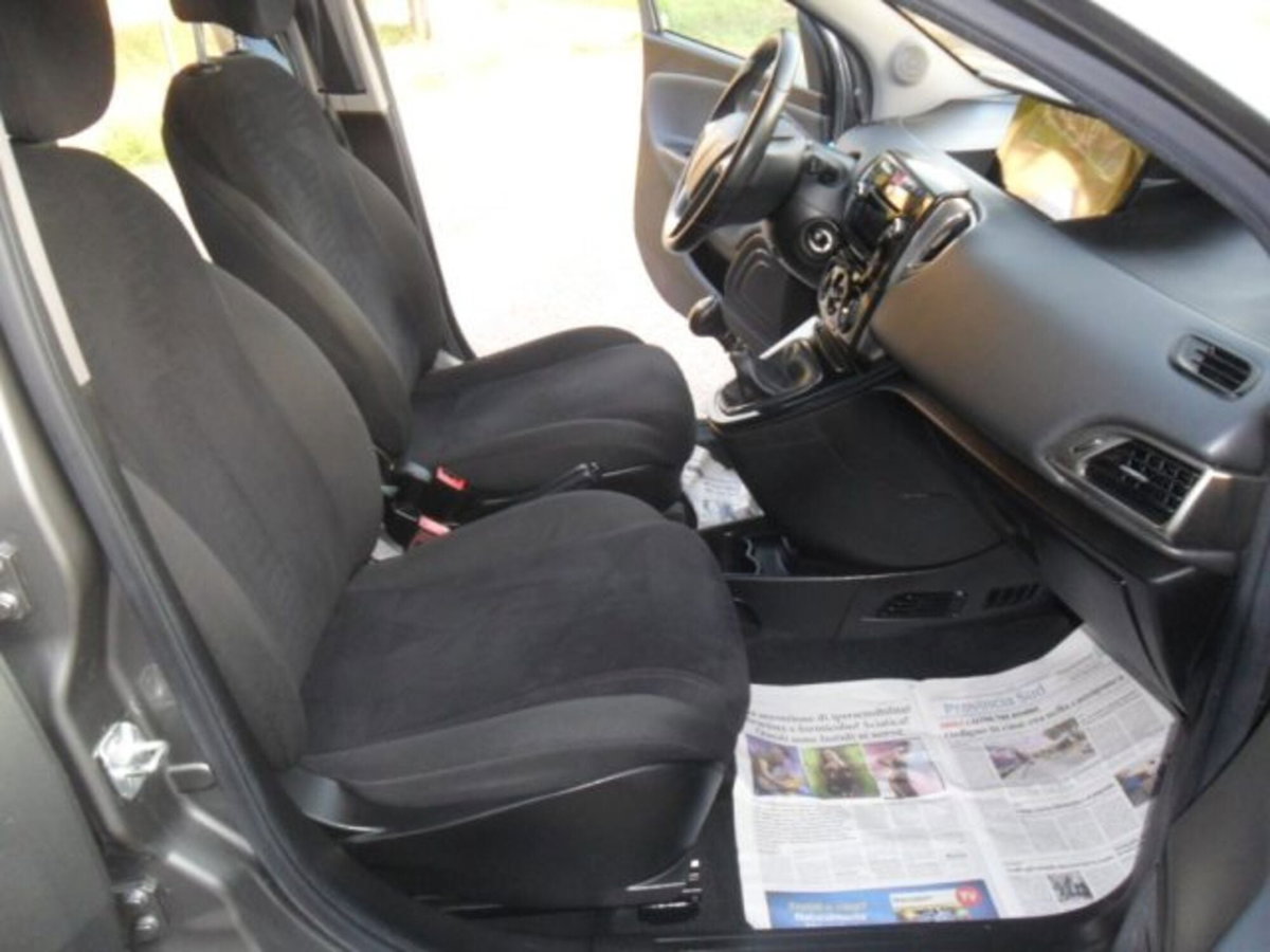 Lancia Ypsilon 1.3 MJT 16V 95 CV 5 porte S&S Platinum (10)