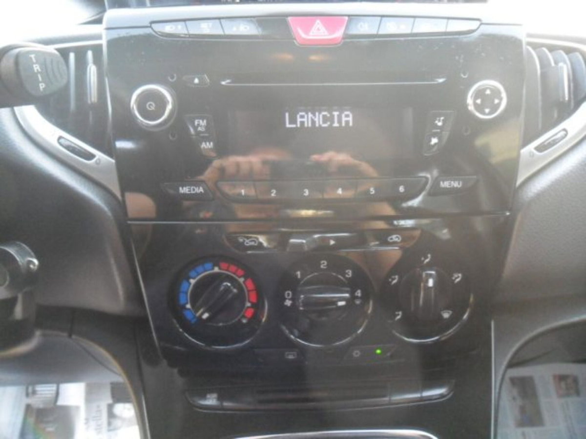Lancia Ypsilon 1.3 MJT 16V 95 CV 5 porte S&S Platinum (14)