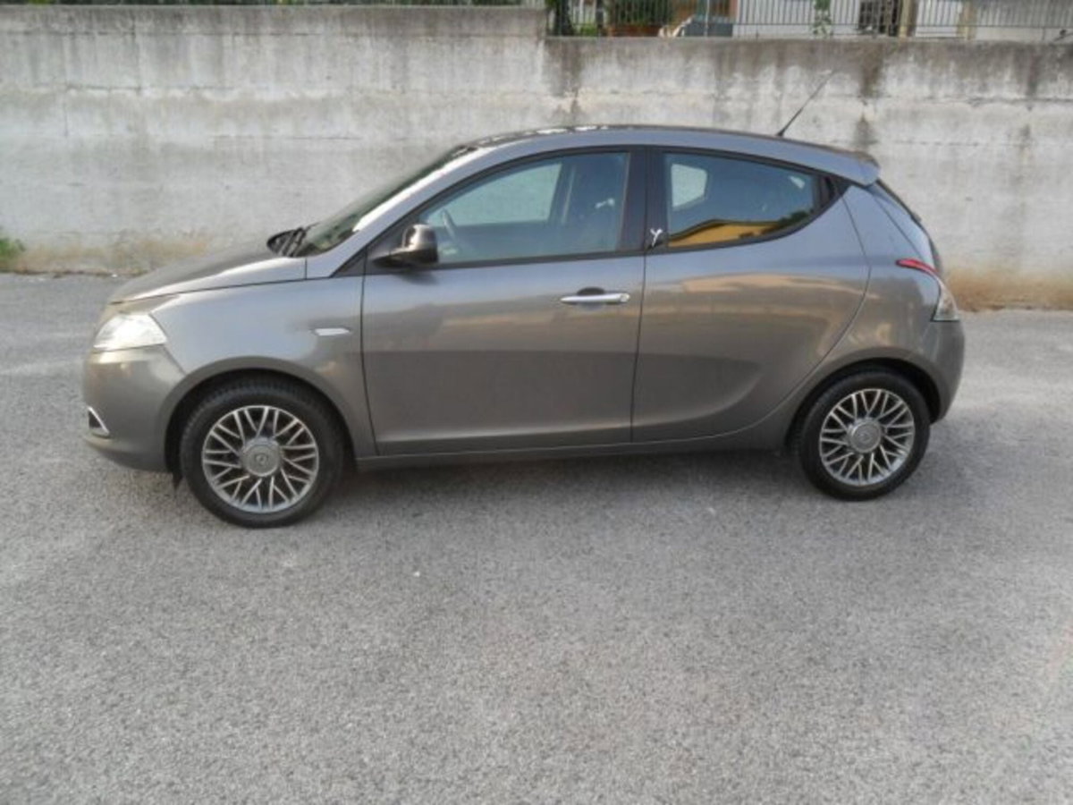 Lancia Ypsilon 1.3 MJT 16V 95 CV 5 porte S&S Platinum (4)