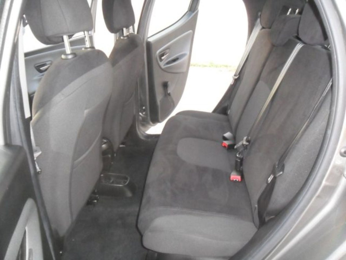 Lancia Ypsilon 1.3 MJT 16V 95 CV 5 porte S&S Platinum (8)