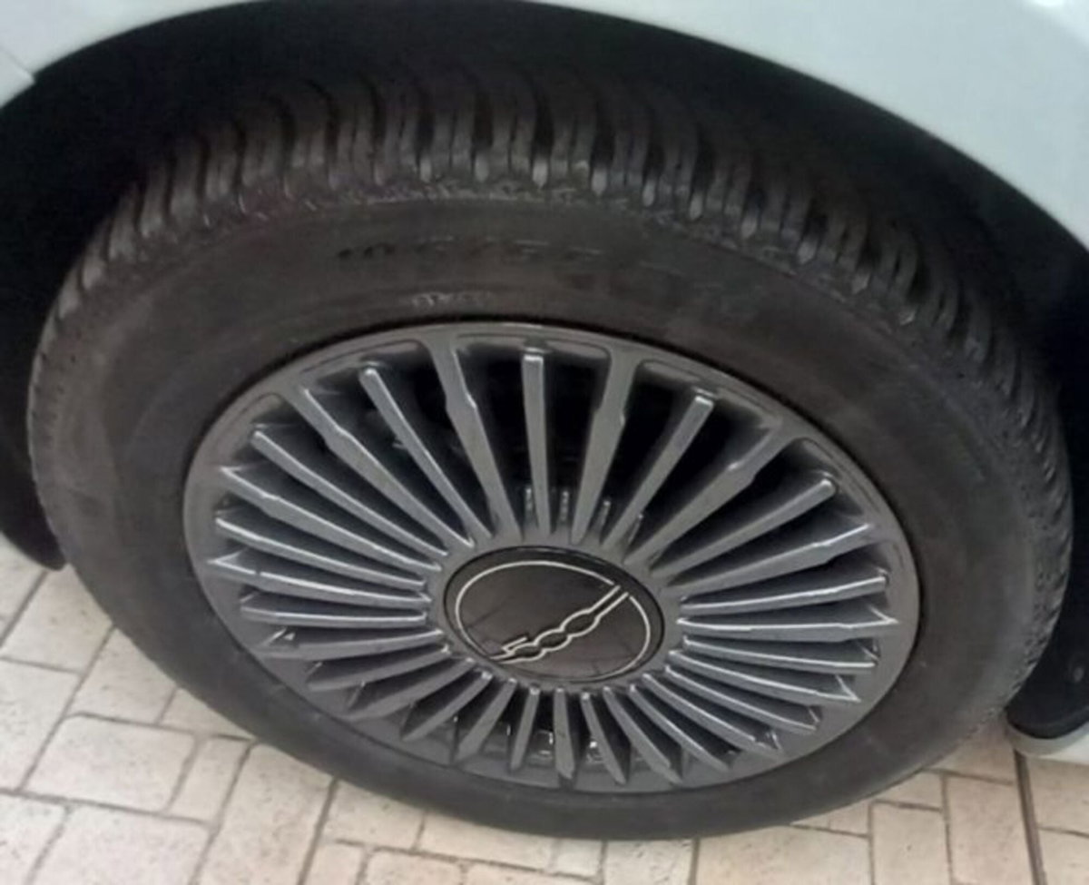 Fiat 500e Icon Berlina 42 kWh (9)