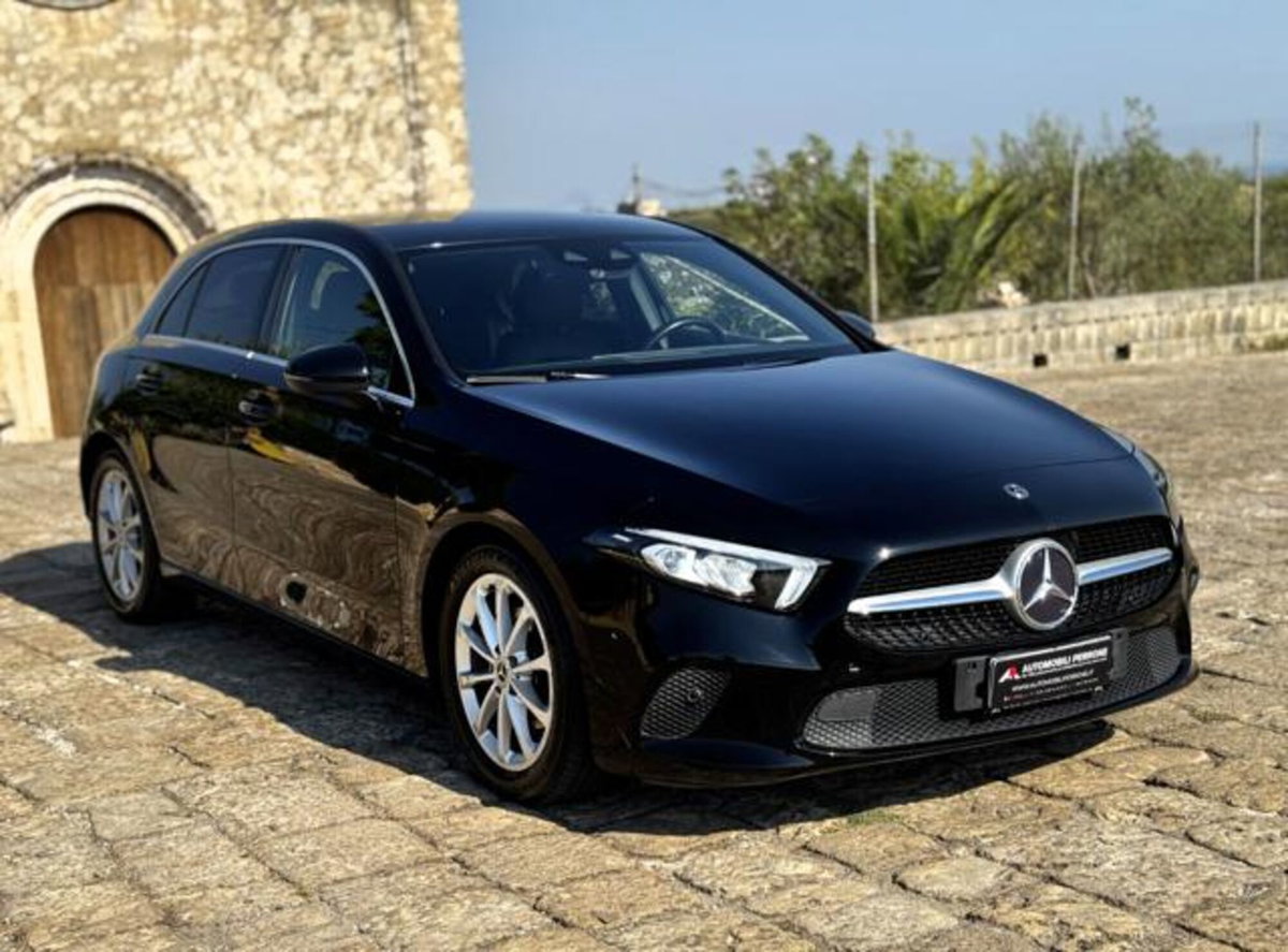 Mercedes-Benz Classe A Sedan 180 d Automatic 4p. Sport (15)