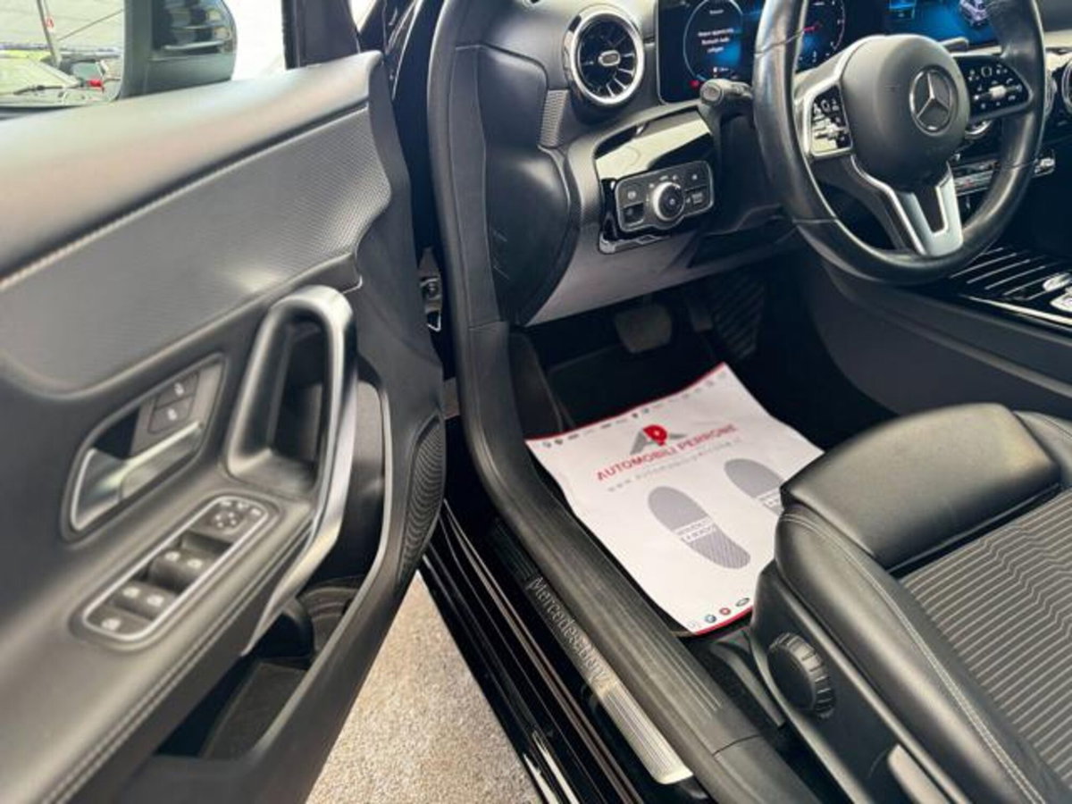 Mercedes-Benz Classe A Sedan 180 d Automatic 4p. Sport (17)