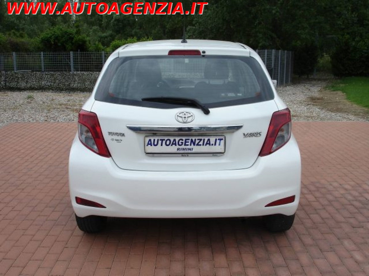 Toyota Yaris 1.0 5 porte Now GPL (7)